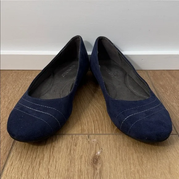 Aerosoles Ballet Flats in Navy Faux Suede - Picture 3 of 5